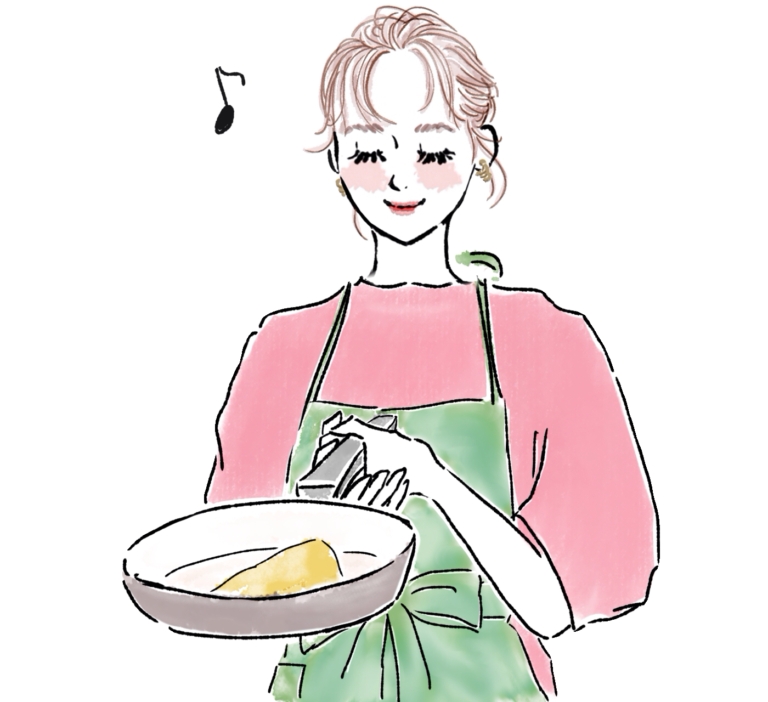 オムレツをフライパンで料理する女性